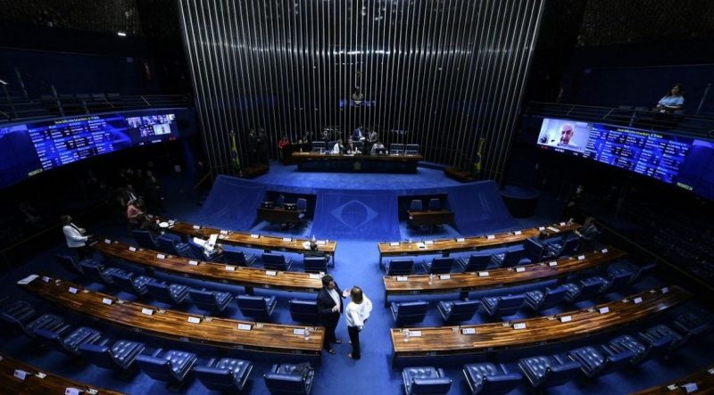 Piso da enfermagem pode ser incluído na PEC do Auxílio