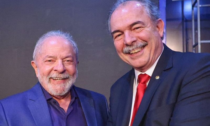 Lula confirma Aloizio Mercadante como presidente BNDES