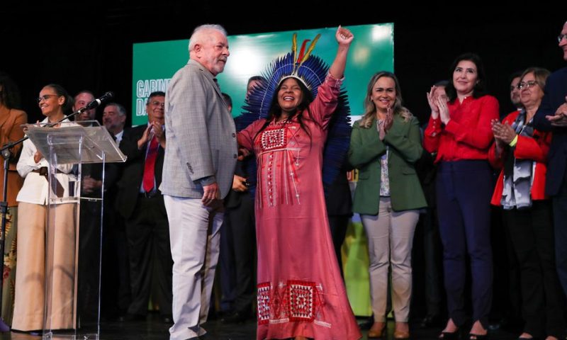 Lula anuncia Marina Silva e Simone Tebet entre os 16 novos ministros