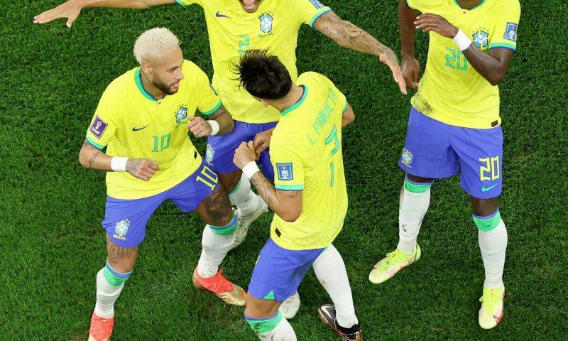 Com 1º tempo dos sonhos, Brasil goleia Coreia e enfrenta Croácia nas quartas