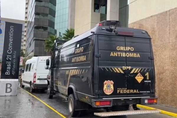 VÍDEO: Esquadrão antibomba faz varredura em hotel onde Lula se hospeda