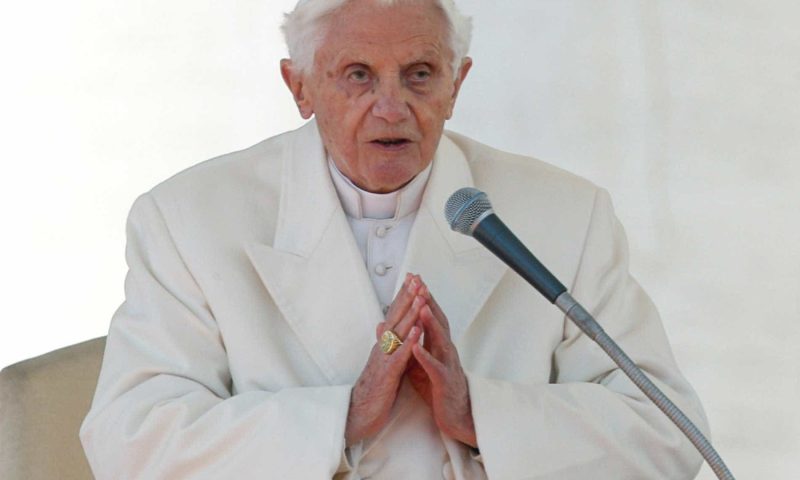 Velório de Bento XVI começa na segunda e Papa Francisco comandará funeral