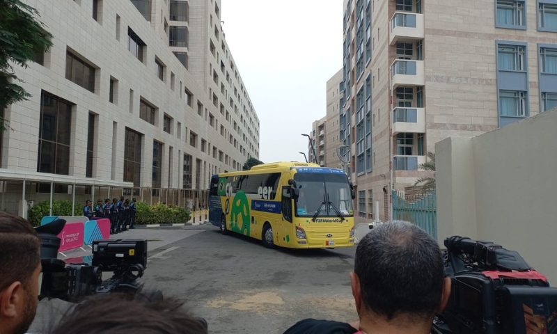 Sem Neymar, Seleção deixa hotel no Catar para voo ao Rio com parada em Londres
