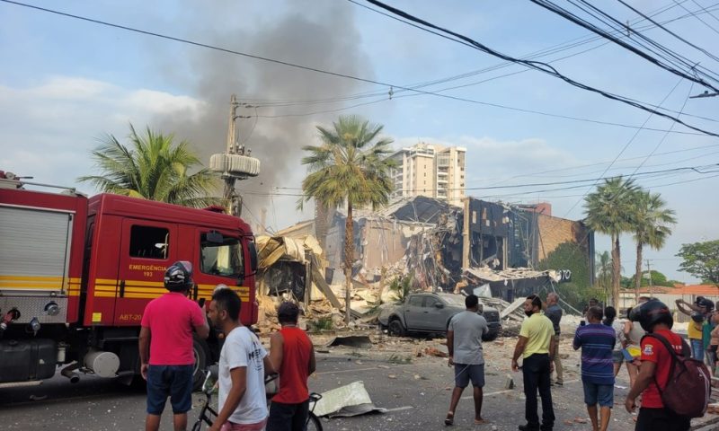 Vídeo: Explosão destrói restaurante inaugurado recentemente