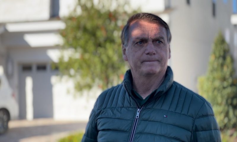 Em tom bastante exaltado,Bolsonaro nega que se vacinou e  cogita processar ministro da CGU