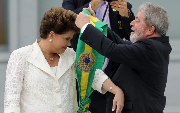 Equipe de Lula faz suspense sobre passagem da faixa presidencial