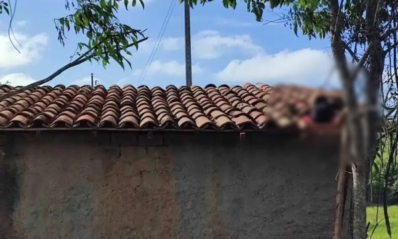Homem esquece as chaves de casa e morre asfixiado após tentar entrar no imóvel pelo telhado