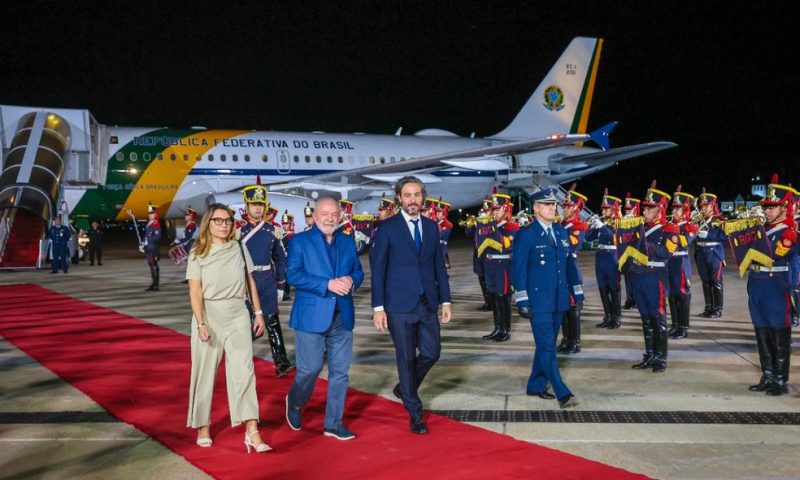 Lula viaja à Argentina para 1º compromisso presidencial internacional