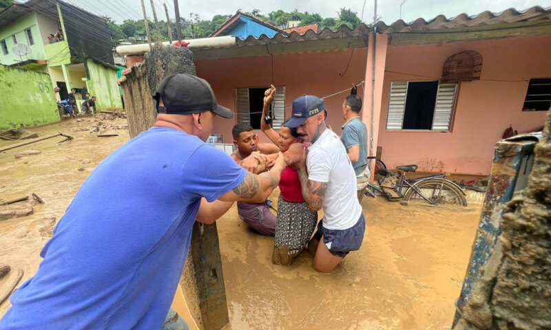 Veja como ajudar os desabrigados das chuvas do litoral de São Paulo