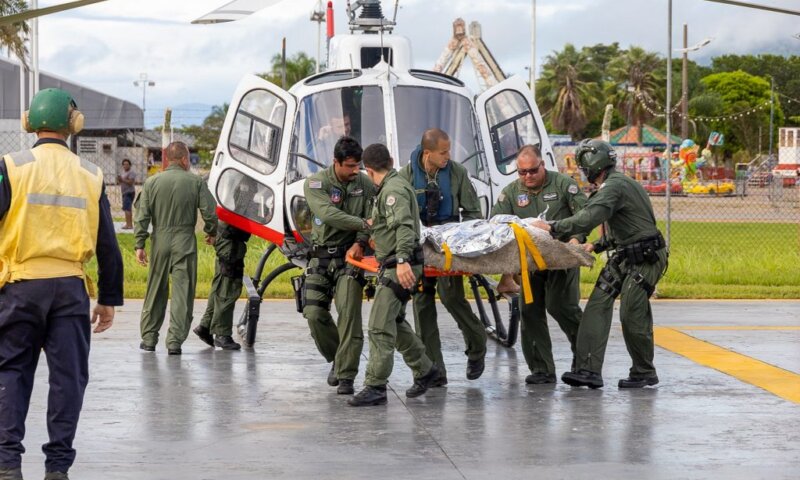 Bombeiros estimam que ao menos 40 pessoas estejam soterradas no litoral de São Paulo