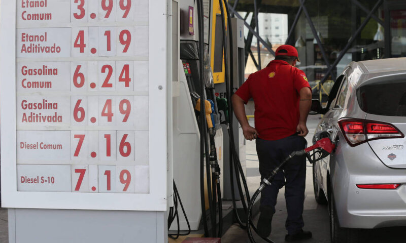 Em Março,gasolina vai subir R$ 0,68/L nos postos com retorno de impostos federais