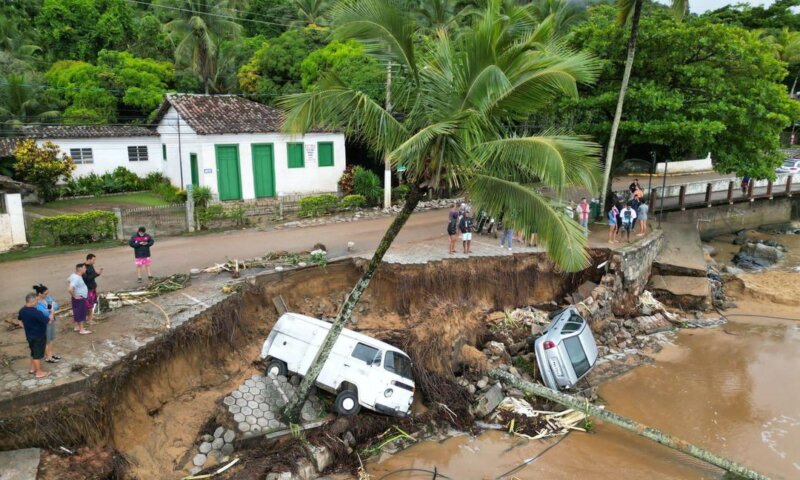 Sobe para 36 o número de mortes por chuvas no Litoral de São Paulo