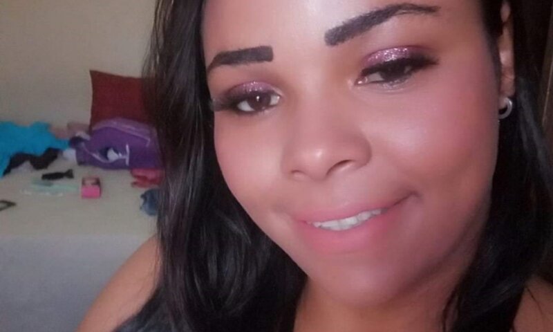 Marido mata a mulher enforcada com fio elétrico e alça de bolsa