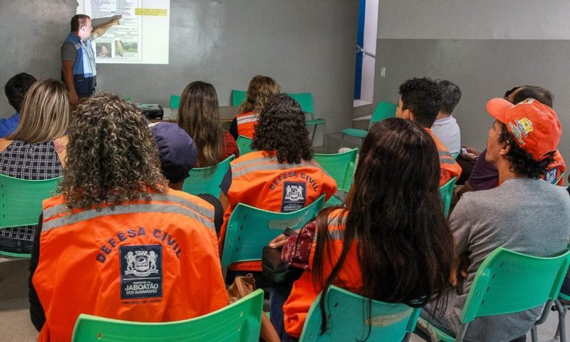 Prefeitura de PE abre seleção simplificada com 95 vagas para Defesa Civil;salários de até R$ 4,7 mil