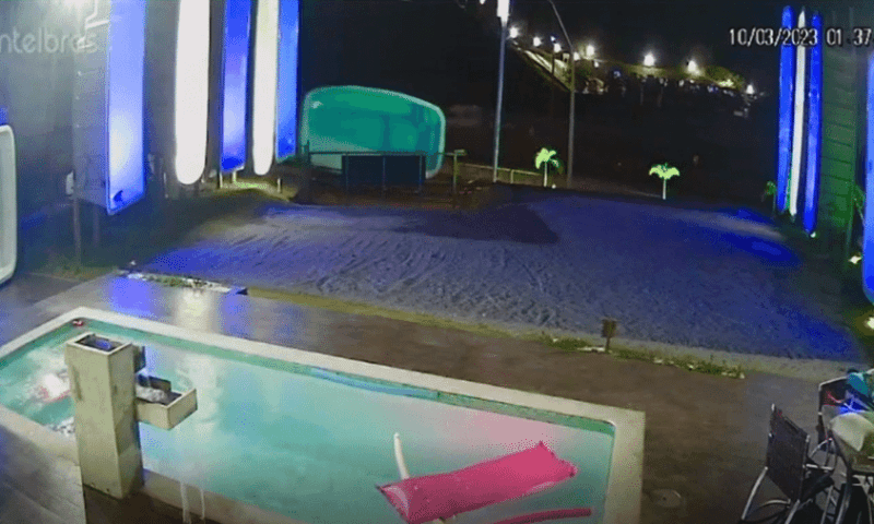 Durante a madrugada, ladrões roubam piscina de 32 mil litros em MG