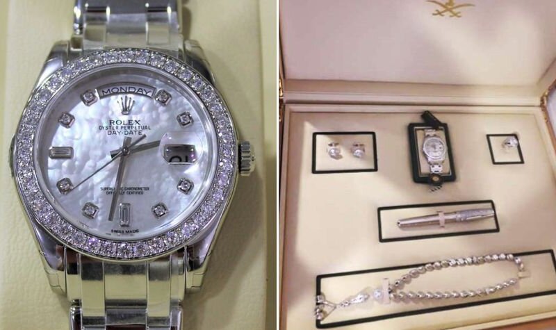 Bolsonaro recebeu 3º conjunto de joias:Rolex, de ouro branco, cravejado de diamantes