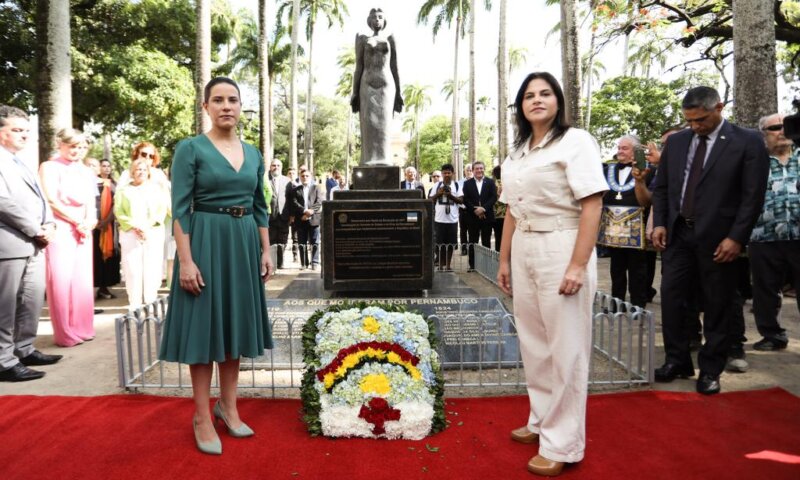 Raquel Lyra preside cerimônia de comemoração à Data Magna de Pernambuco