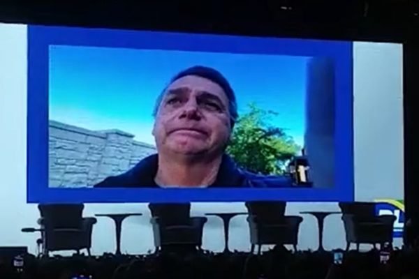 Vídeo:Bolsonaro chora em evento do PL Mulher e diz: “Gostaria de estar presente”