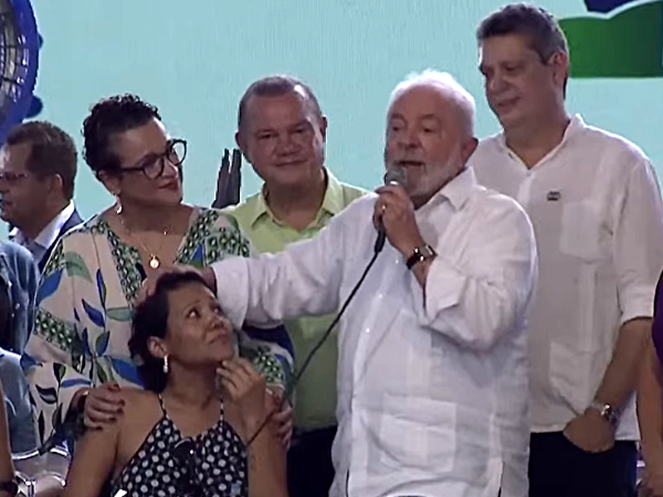 Lula entrega 1,4 mil residências do Minha Casa Minha Vida