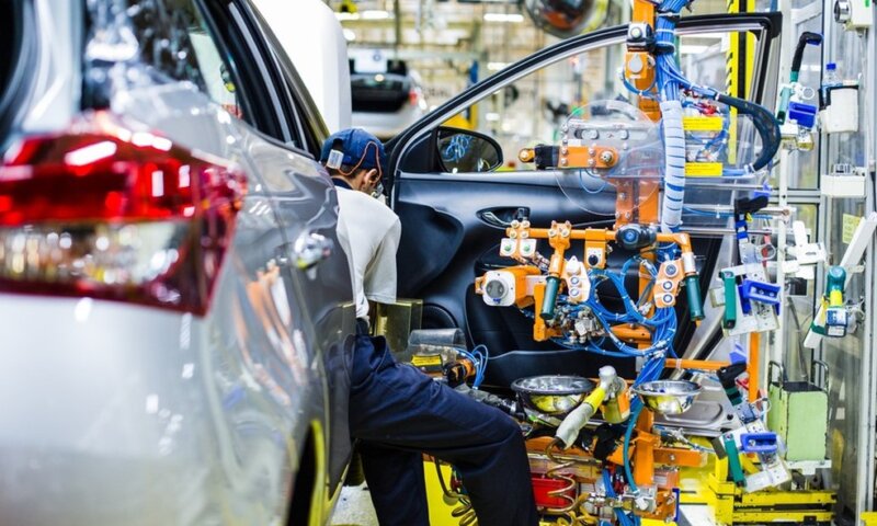 Com vendas fracas, montadoras param fábricas e dão férias coletivas