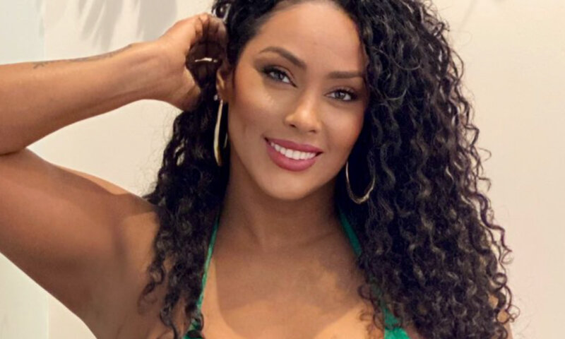 De biquíni, Rosiane Pinheiro desabafa: ‘fui desacreditada’