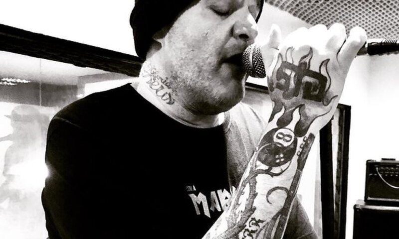 Morre Reges Bolo, vocalista da banda O Surto, do hit ‘A Cera (Pirou o Cabeção)’