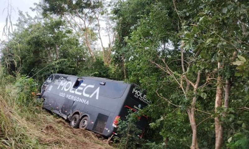 Acidente envolvendo ônibus da banda Moleca 100 Vergonha deixa um morto no Piauí