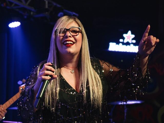 Vídeo: cantora viraliza nas redes por semelhança com Marília Mendonça