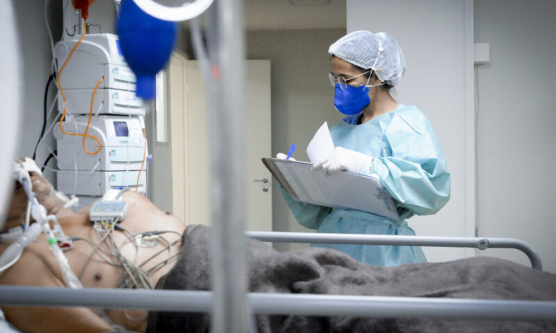 Anvisa flexibiliza máscaras em unidades de saúde. Veja quem é obrigado