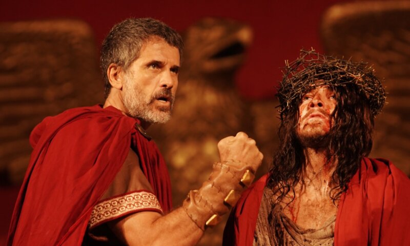 Paixão de Cristo de Nova Jerusalém estreia com público de 10 mil pessoas