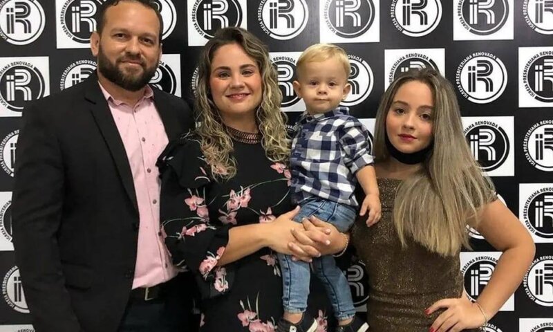 Pai, mãe e filhos morrem após carro e carreta baterem de frente na BR- 070