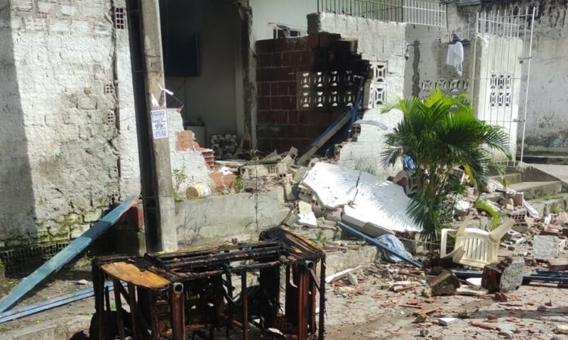 Mulher tem 98% do corpo queimado após explosão de gás em PE