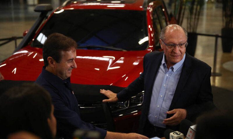 Governo vai anunciar volta dos carros populares e plano de incentivo à indústria