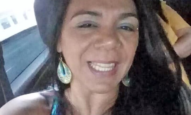 Mulher morre após comer bombons que ganhou de aniversário; polícia investiga envenenamento