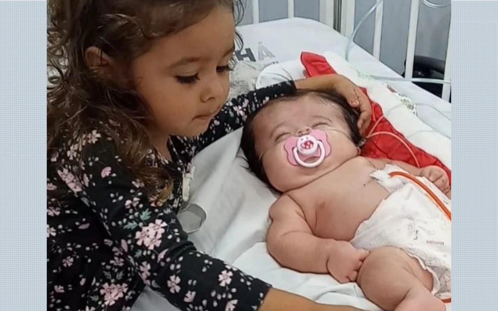 bebê com ossos de vidro vai para casa após viver um ano em hospital