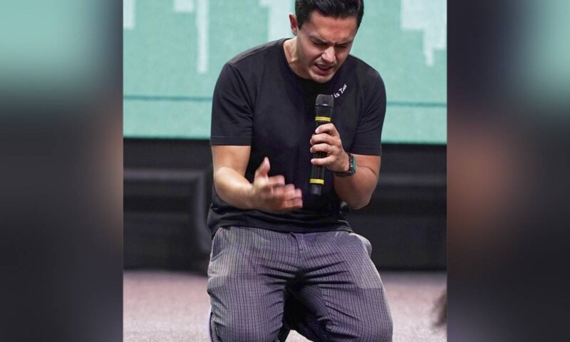 Escândalo sexual expõe guerra pelo comando da igreja Deus é Amor