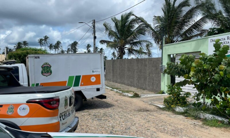 Policial suspeito de matar agentes teria pulado muro da delegacia e premeditado.