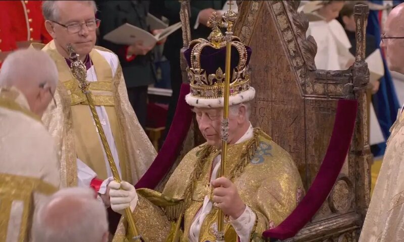 Rei Charles 3º é oficialmente coroado em cerimônia no Reino Unido