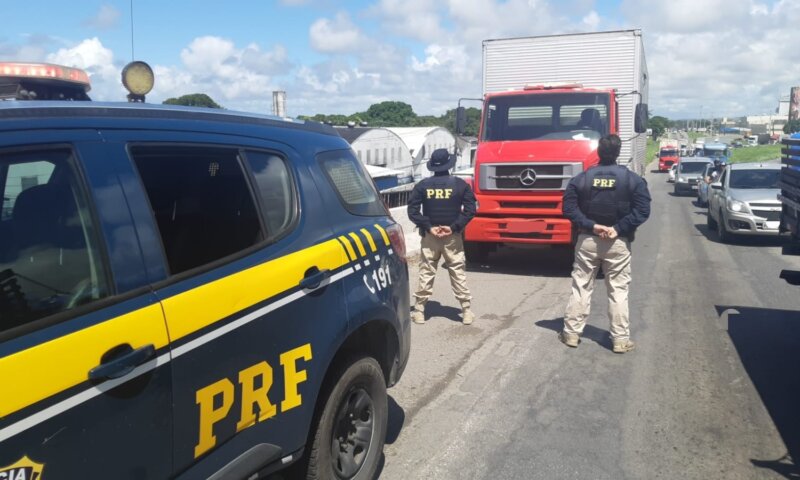 Carga de eletromédicos roubada na BR-101 em Ribeirão é recuperada pela PRF