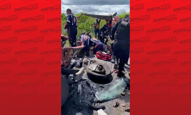 Grave acidente na PE-160 entre um veículo de transporte alternativo e um carro deixa mortos e feridos