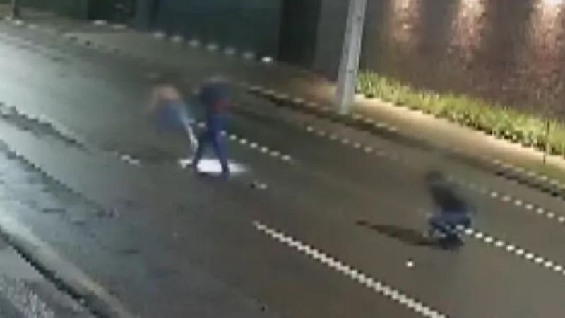 Após ser espancada por seguranças de boate, jovem é deixada na rua e morre atropelada(IMAGEM FORTE)