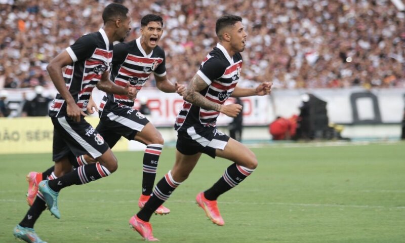 Com mais de 30 mil pessoas no Arruda, Santa bate Campinense com gol de Ítalo Melo