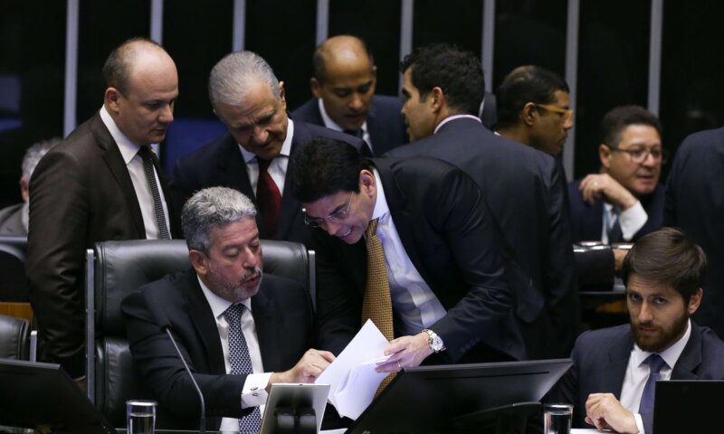 Por 372 votos a 108, Câmara aprova texto-base da nova regra fiscal