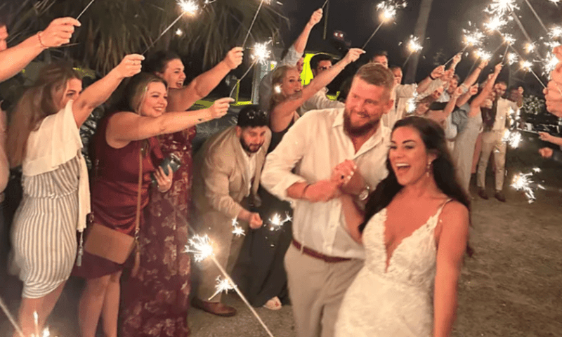 Noiva morre em acidente logo após cerimônia; noivo fica ferido