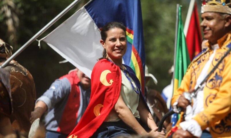 Raquel Lyra participa da Cavalgada à Pedra do Reino
