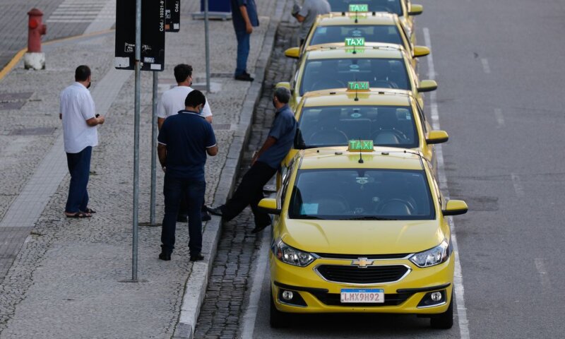 Senado aprova isenção de IPI sobre veículos adquiridos por taxistas iniciantes