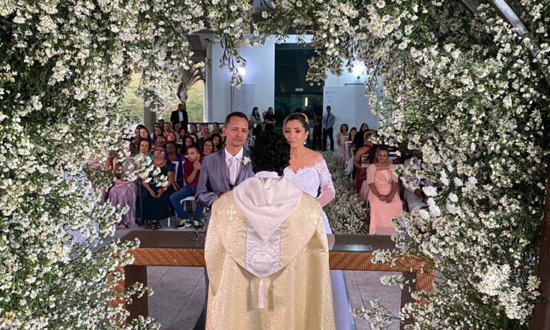 Inusitado? Casamento comunitário é realizado em cemitério