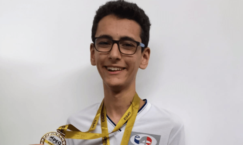 Estudante da Rede Estadual de Pernambuco representa o Brasil na Olimpíada de Química no Uzbequistão