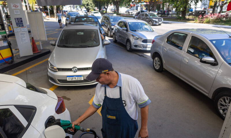 Petrobras anuncia redução de 4,66% para o preço da gasolina