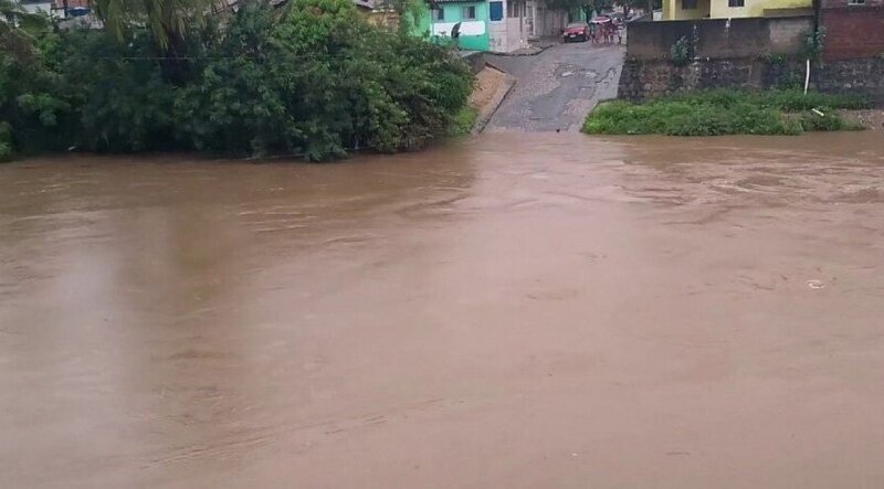Chuvas: rios transbordam, e Cemaden aponta riscos de movimentos de massa moderados em Pernambuco